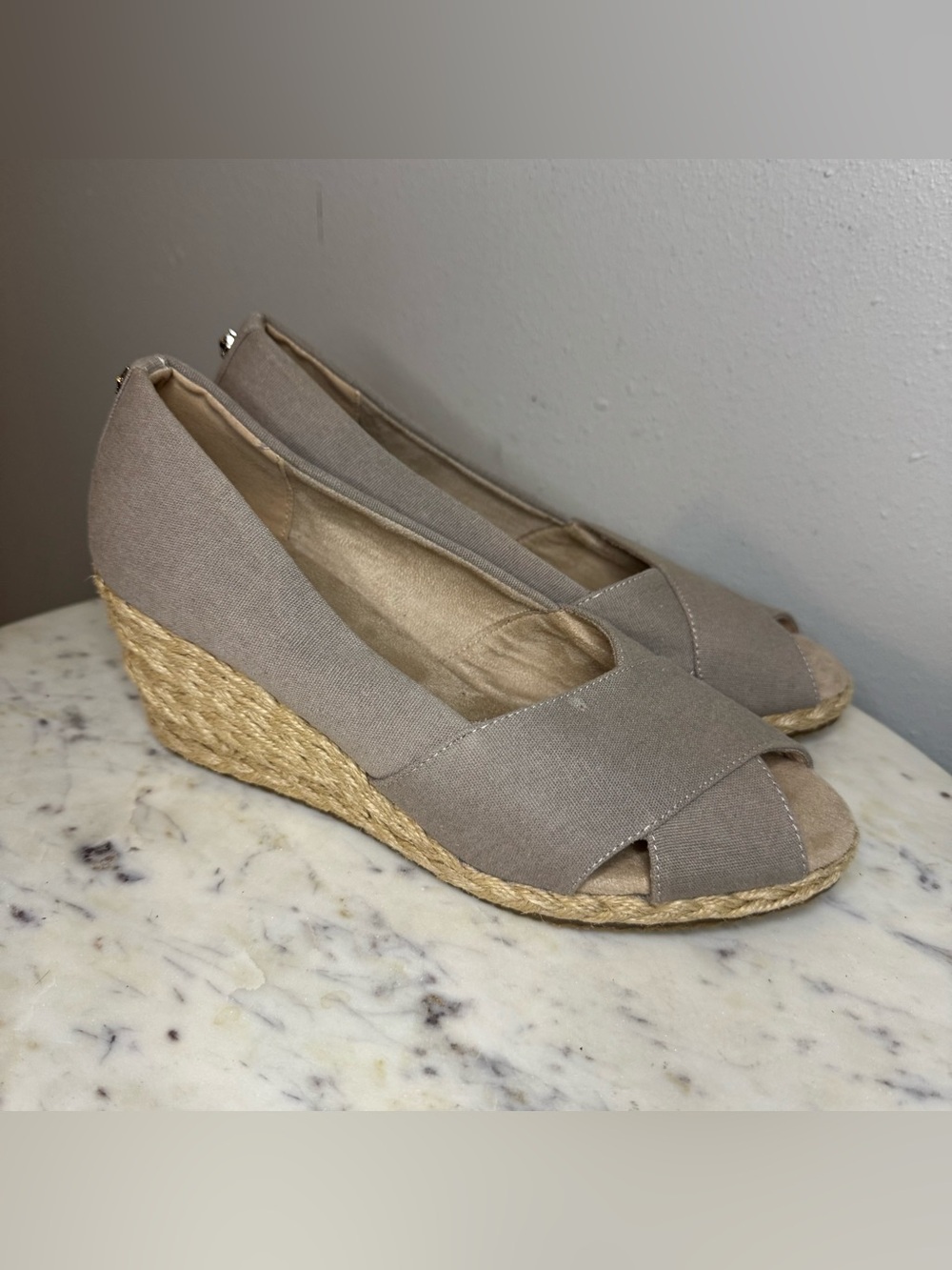 Anne Klein Wedges Size 6.5 M
Fabric Upper Sandals shoes beige